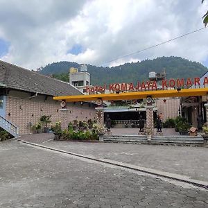 Komajaya Komaratih Hotel Tawangmangu Exterior photo