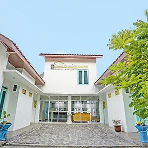 SPOT ON 91323 Omah Victoria Homestay&Culinary Wonogiri Exterior photo