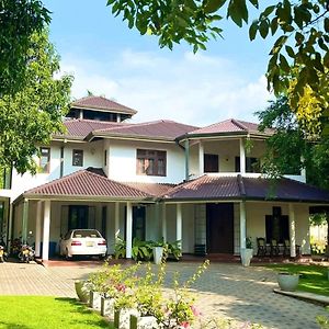 Golden Residence Anuradhapura Exterior photo