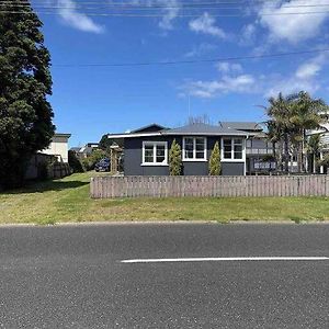 Classic Beach Bach Villa Whangamata Exterior photo