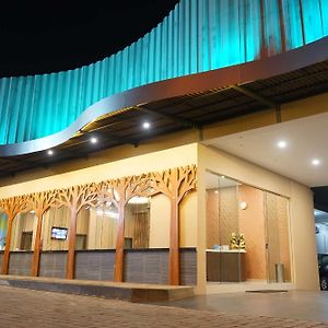 Fixon Capsule Hotel Purwokerto Exterior photo