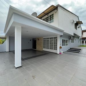 Landed House Gelugor 5Room 3Bath Exterior photo