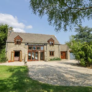 The Paddock Villa Witney Exterior photo