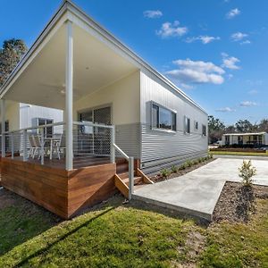 Painters Island Holiday Park Hotel Wangaratta Exterior photo