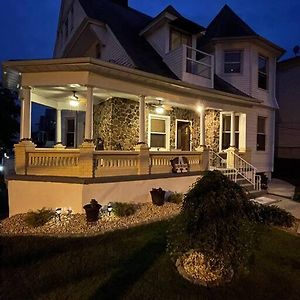 Lovely Victorian Home With Bed And Breakfast Energy Jersey City Exterior photo