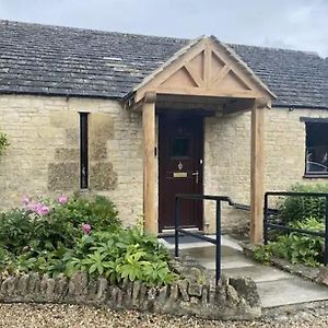 Cosy Cotswold Barn Conversion In Andoversford Apartment Exterior photo