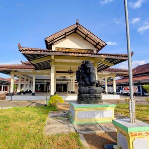 Capital O 93024 Hotel Ganesha Purworejo Exterior photo