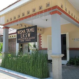 Wisma Tamu Uksw Guest House Salatiga Exterior photo