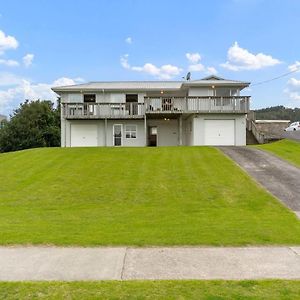 Location On Winifred - Upper And Lower Level Villa Whangamata Exterior photo