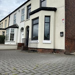 Cozy Manchester House - Stay With Host Onsite Exterior photo