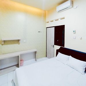 Vip Coliving Redpartner Hotel Kembaran Exterior photo