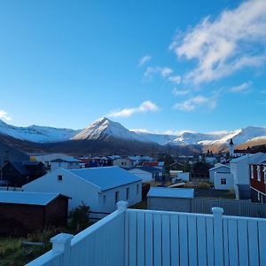 The Painter'S House With View And Balcony Apartment Siglufjordur Exterior photo