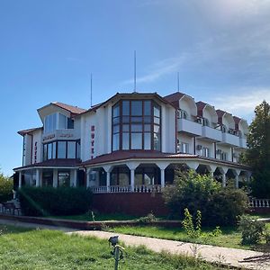 Момент Hotel Yuzhnoukrainsk Exterior photo