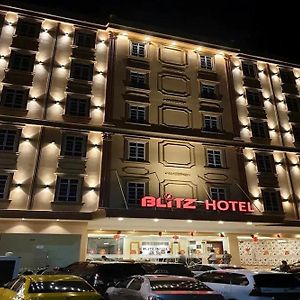 Blitz Hotel Batam Near Sultan Mahmud Ri'Ayat Shah Sekupang Exterior photo