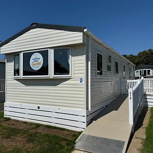 Solent Breeze, 2 Bed 6 Berth Caravan With Side Decking Unlimited Wifi Ref 38219Sb Hotel Warsash Exterior photo