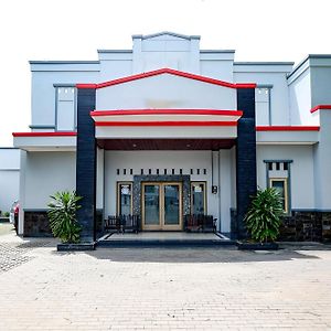 El Rio Hotel By Sajiwa Tegal  Exterior photo