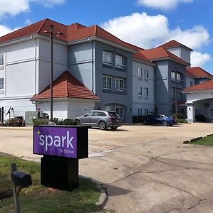 Spark By Hilton Brandon Hotel Exterior photo