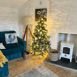 Spindrift Is A Beautiful Newly Refurbished Three Bedroom Private Family House Located On The Old Harbour And The Coastal Path In The Heart Of Beautiful Polperro Exterior photo