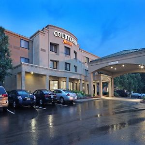 Courtyard By Marriott Providence Warwick Hotel Exterior photo