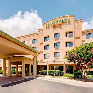 Courtyard By Marriott Roanoke Airport Hotel Exterior photo