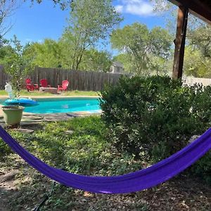 Private Room W Shared Bathroom & Pool San Antonio Exterior photo