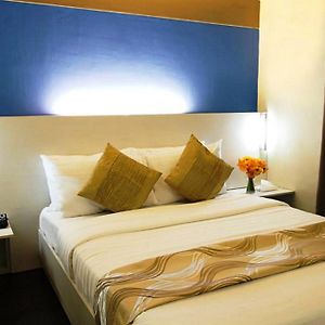 Pillows Hotel Cebu Room photo