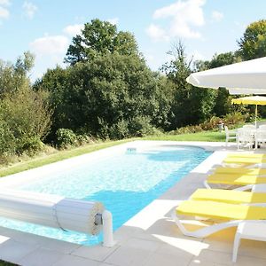 Spacious Holiday Home In Sussac With Pool Chateauneuf-la-Foret Room photo