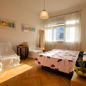 Apartment Sedlcanska - You Will Save Money Here - Equipped With Antique Furniture Prague Room photo
