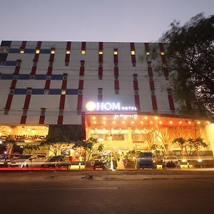 @Hom Kudus Hotel Exterior photo