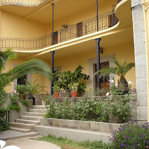 Hostal La Colonial Guest House Madrigal de la Vera Exterior photo