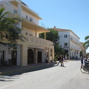 Rocaplana Hostal Hotel Es Pujols Exterior photo