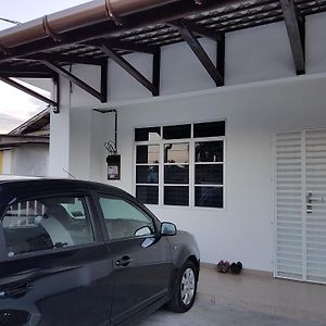 Ummi Guesthouse Dungun Exterior photo