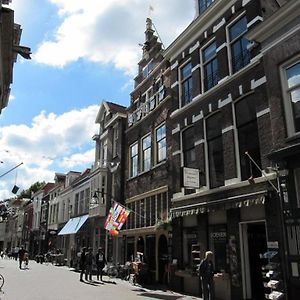 Hanzestadslogement De Leeuw, In Het Centrum, Met Een Binnenplaats, Kamers Met Badkamer En Toilet En Een Keukentje Deventer Exterior photo