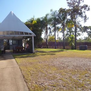 Tieri Brolga Hotel Motel Exterior photo