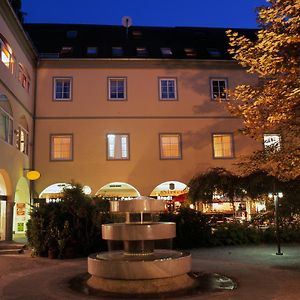 Hotel Goldener Brunnen Klagenfurt am Woerthersee Exterior photo