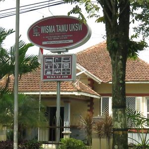 Wisma Tamu Uksw Hotel Salatiga Exterior photo