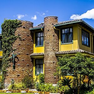 Hostal Saint Mary'S Tababela Apartment Exterior photo