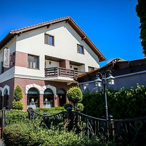 Pensiunea Casa Vera Hotel Targu Jiu Exterior photo