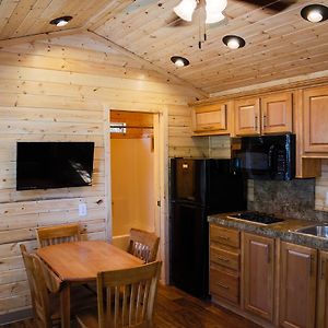 Ponderosa Camping Resort One-Bedroom Cabin 4 Lotus Exterior photo