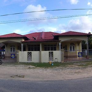 FBS Guesthouse Dungun Exterior photo