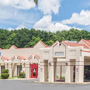 Quality Inn Windsor Locks Exterior photo