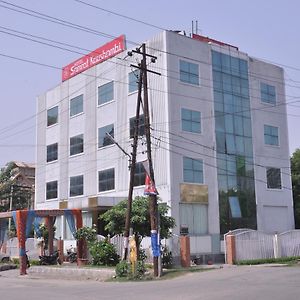 Hotel Samrat Kaushambi New Delhi Exterior photo