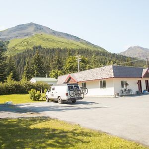 Trailhead Lodging Motel Seward Exterior photo