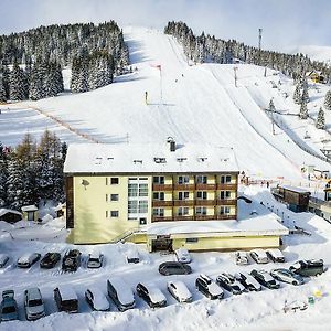 Lachtalhaus Hotel Exterior photo