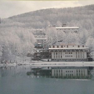 Hotel Cristallo Cerreto Laghi Exterior photo