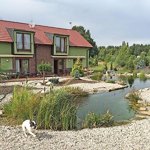 Lake View Apartments Near Golf Resort Kuneticka Hora, Dritec Pardubice Exterior photo