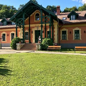 St. Hubertus Etterem Es Panzio Bed & Breakfast Paradsasvar Exterior photo