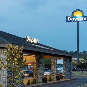 Days Inn By Wyndham Pittsburgh-Harmarville Exterior photo