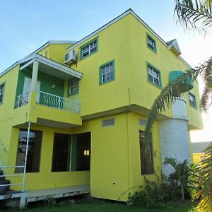 Caribbean Holiday Apartments Jennings Exterior photo