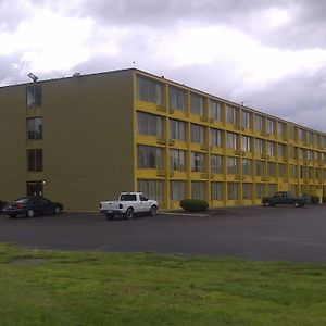 Country Hearth Inn & Suites South Point Exterior photo